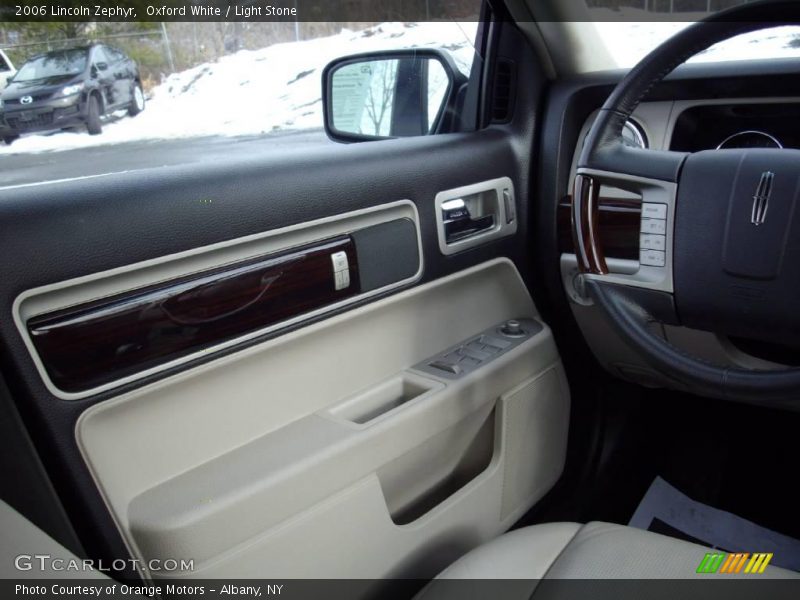 Oxford White / Light Stone 2006 Lincoln Zephyr