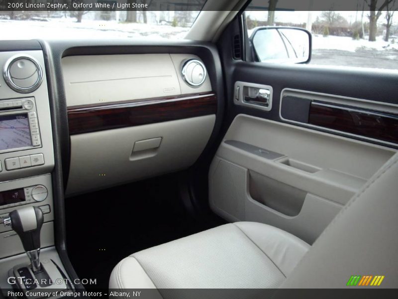 Oxford White / Light Stone 2006 Lincoln Zephyr