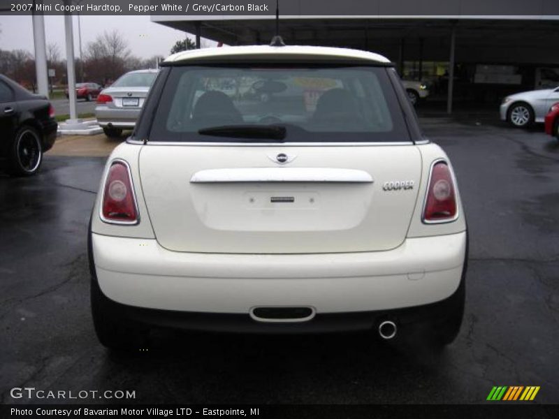 Pepper White / Grey/Carbon Black 2007 Mini Cooper Hardtop