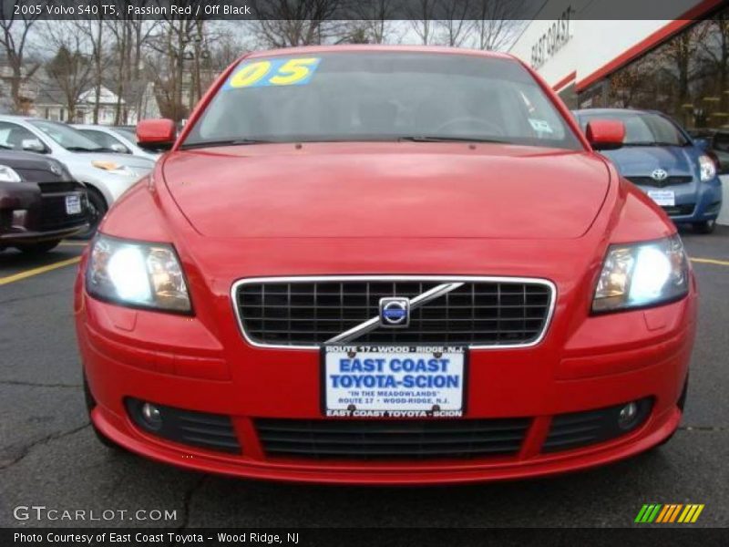 Passion Red / Off Black 2005 Volvo S40 T5