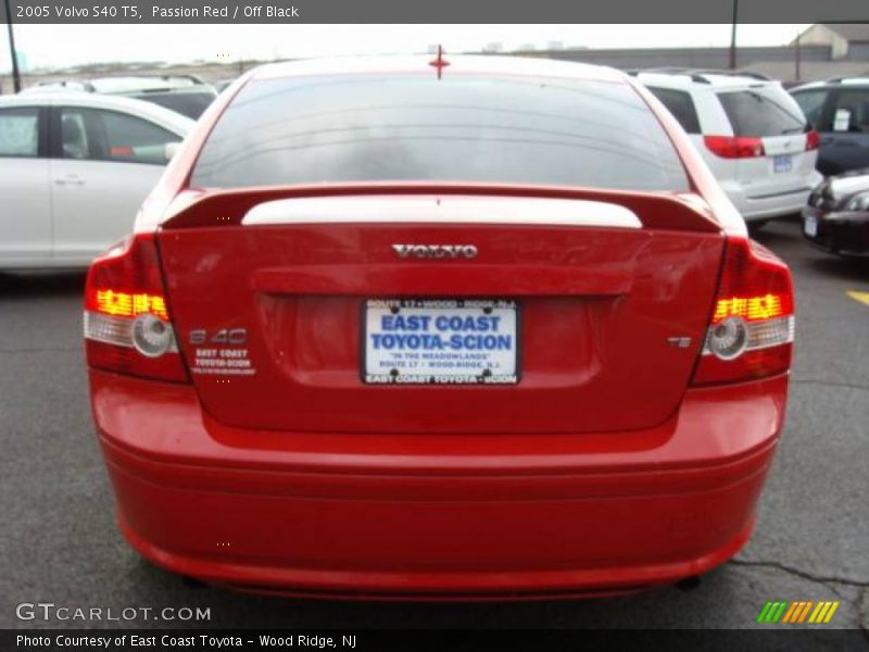 Passion Red / Off Black 2005 Volvo S40 T5