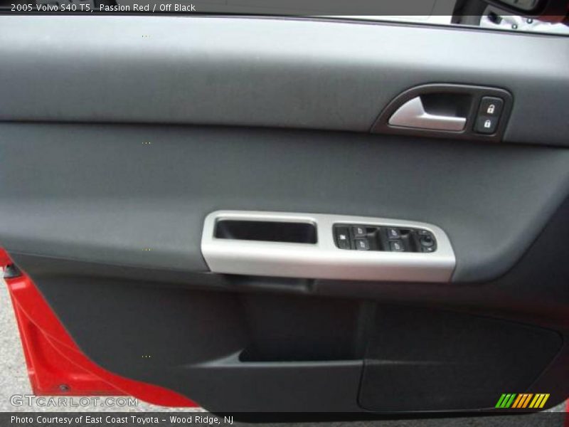 Passion Red / Off Black 2005 Volvo S40 T5