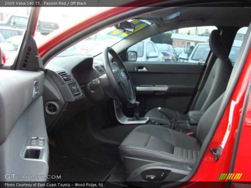 Passion Red / Off Black 2005 Volvo S40 T5