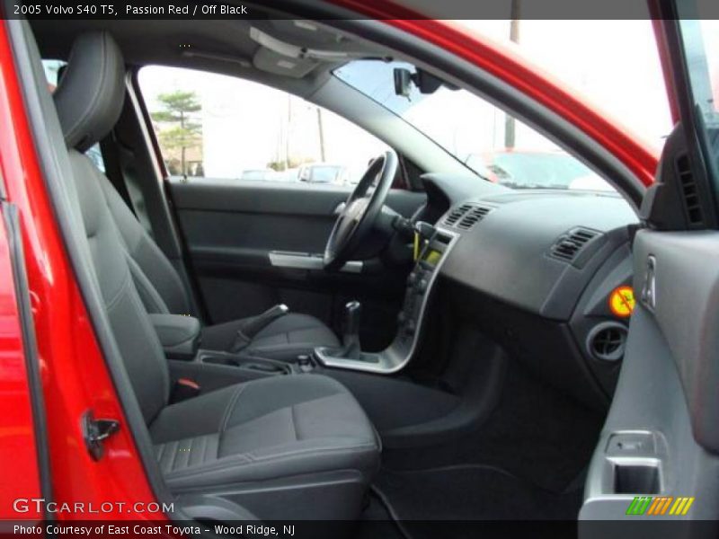 Passion Red / Off Black 2005 Volvo S40 T5