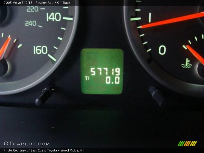 Passion Red / Off Black 2005 Volvo S40 T5