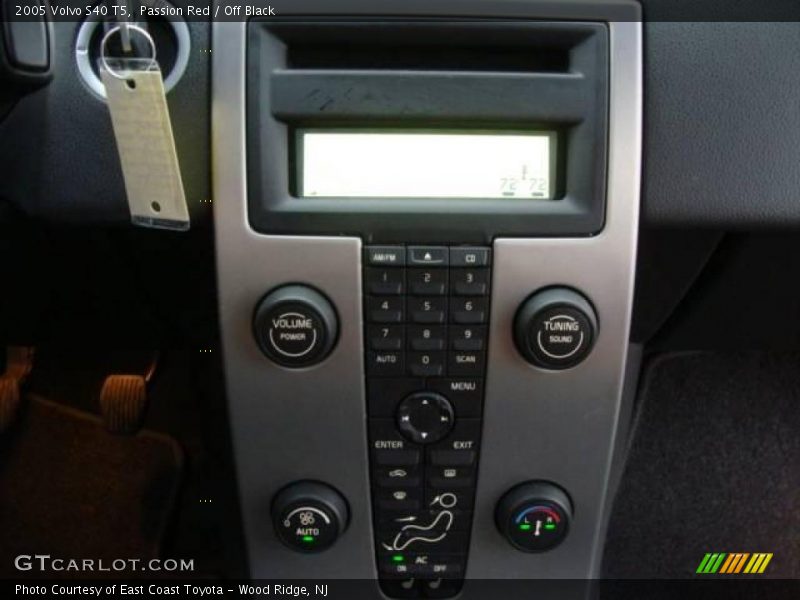 Passion Red / Off Black 2005 Volvo S40 T5
