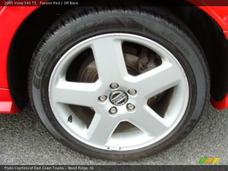 Passion Red / Off Black 2005 Volvo S40 T5