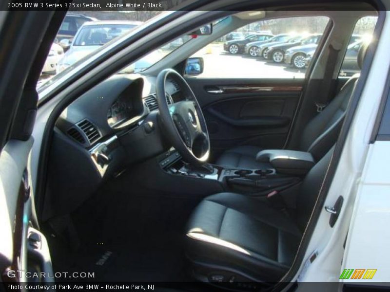 Alpine White / Black 2005 BMW 3 Series 325xi Sedan