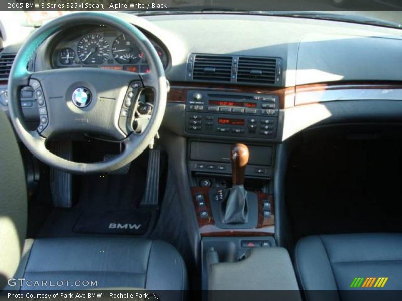 Alpine White / Black 2005 BMW 3 Series 325xi Sedan