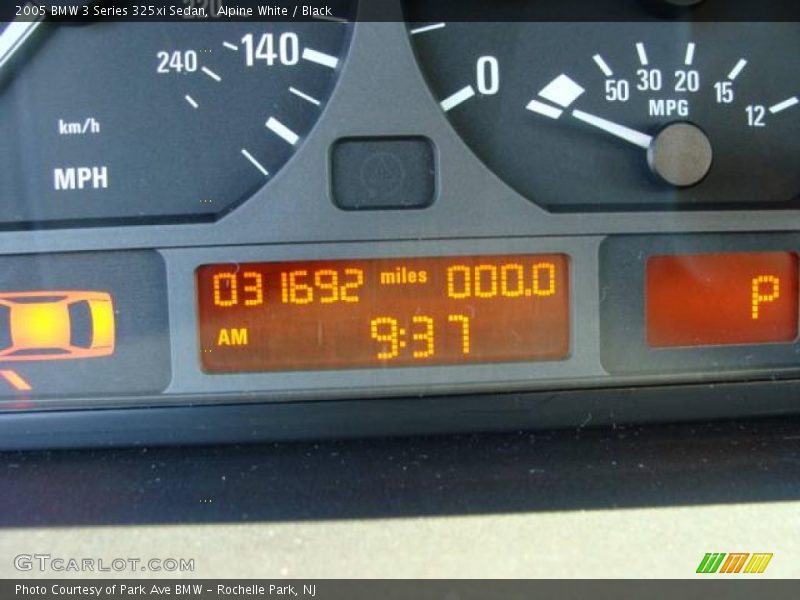 Alpine White / Black 2005 BMW 3 Series 325xi Sedan