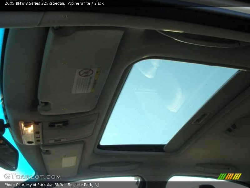 Alpine White / Black 2005 BMW 3 Series 325xi Sedan