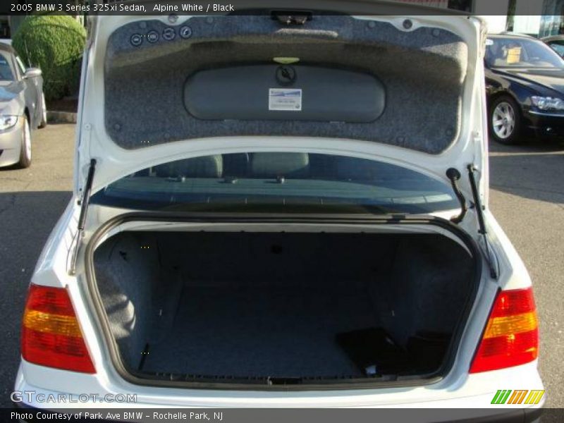 Alpine White / Black 2005 BMW 3 Series 325xi Sedan
