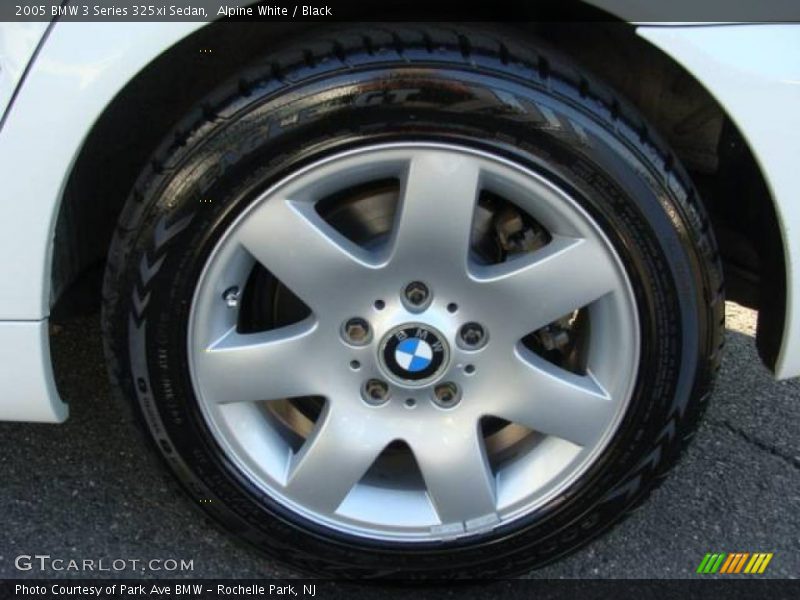 Alpine White / Black 2005 BMW 3 Series 325xi Sedan