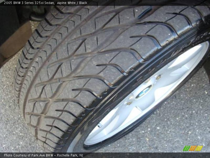 Alpine White / Black 2005 BMW 3 Series 325xi Sedan