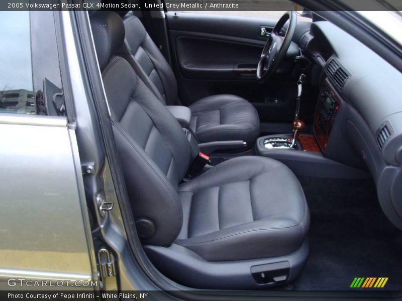 United Grey Metallic / Anthracite 2005 Volkswagen Passat GLX 4Motion Sedan