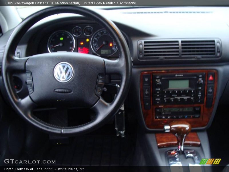 United Grey Metallic / Anthracite 2005 Volkswagen Passat GLX 4Motion Sedan
