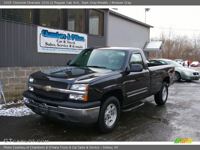 Dark Gray Metallic / Medium Gray 2005 Chevrolet Silverado 1500 LS Regular Cab 4x4