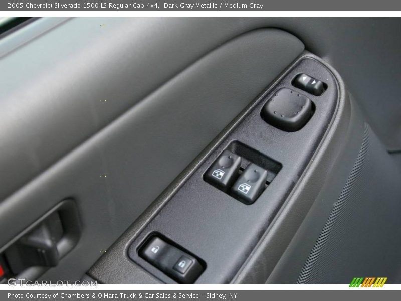 Dark Gray Metallic / Medium Gray 2005 Chevrolet Silverado 1500 LS Regular Cab 4x4