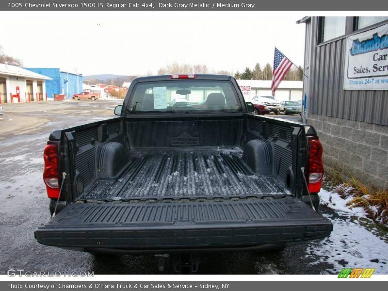 Dark Gray Metallic / Medium Gray 2005 Chevrolet Silverado 1500 LS Regular Cab 4x4