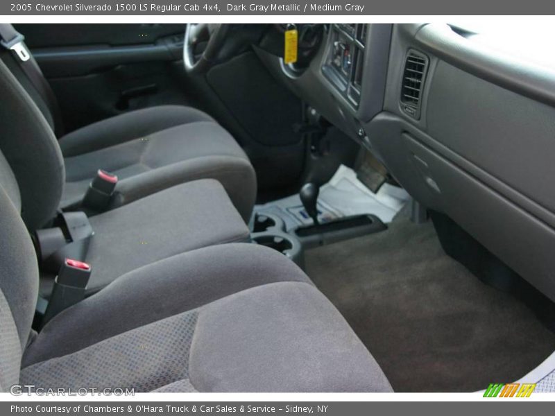 Dark Gray Metallic / Medium Gray 2005 Chevrolet Silverado 1500 LS Regular Cab 4x4