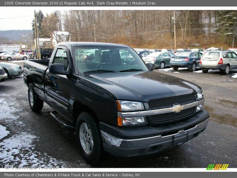 Dark Gray Metallic / Medium Gray 2005 Chevrolet Silverado 1500 LS Regular Cab 4x4