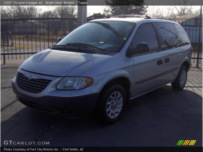 Bright Silver Metallic / Taupe 2002 Chrysler Voyager eC