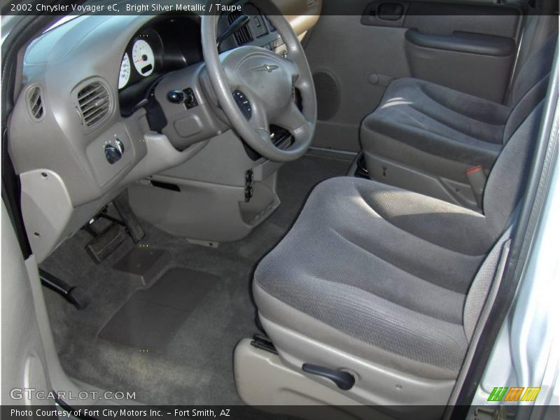 Bright Silver Metallic / Taupe 2002 Chrysler Voyager eC