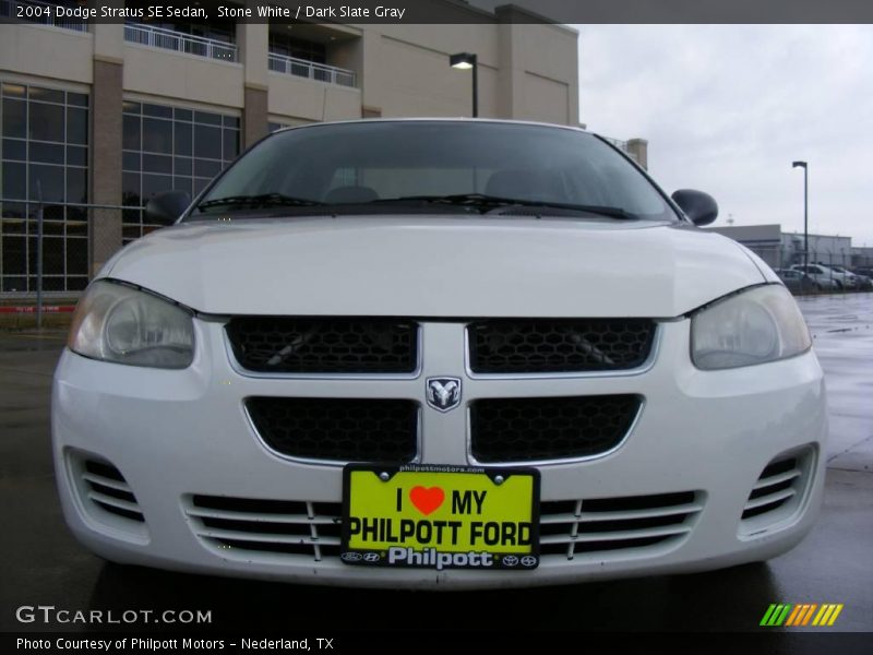 Stone White / Dark Slate Gray 2004 Dodge Stratus SE Sedan