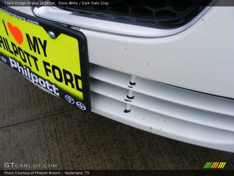 Stone White / Dark Slate Gray 2004 Dodge Stratus SE Sedan