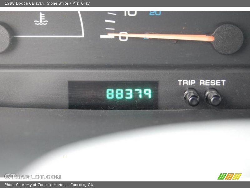Stone White / Mist Gray 1998 Dodge Caravan
