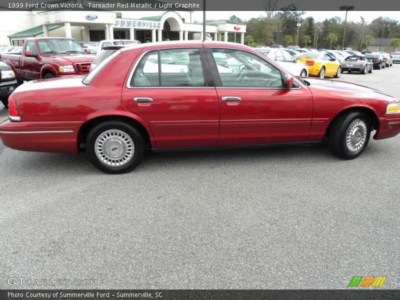 Toreador Red Metallic / Light Graphite 1999 Ford Crown Victoria