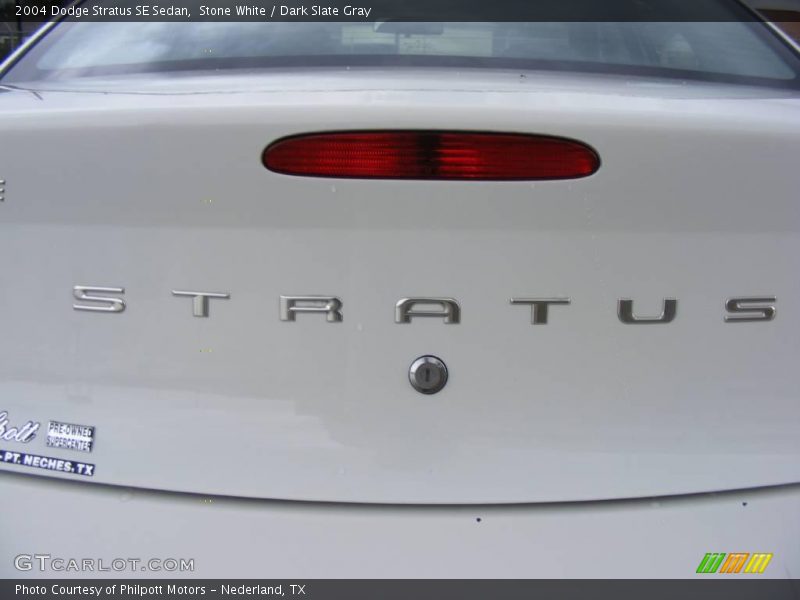 Stone White / Dark Slate Gray 2004 Dodge Stratus SE Sedan