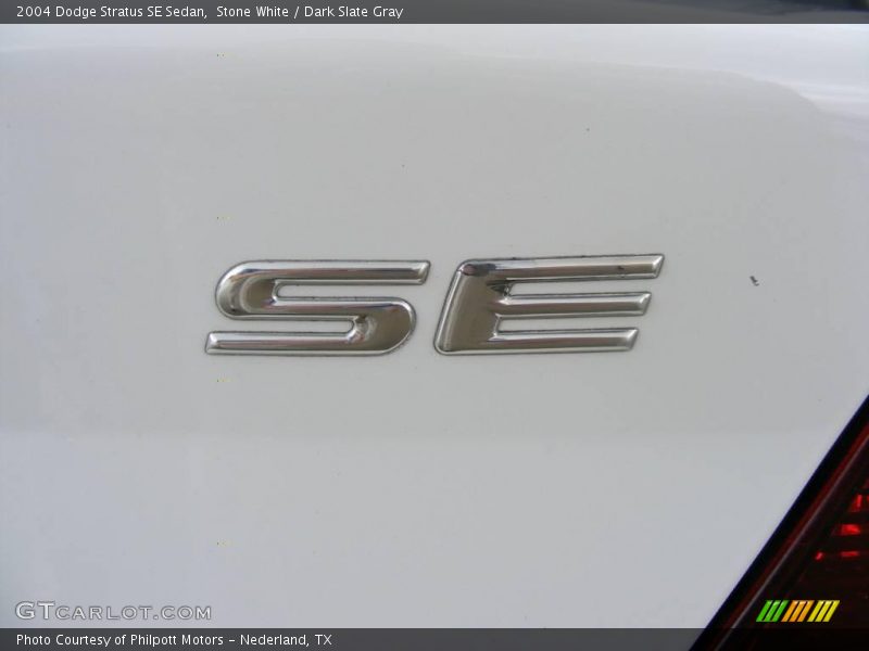Stone White / Dark Slate Gray 2004 Dodge Stratus SE Sedan