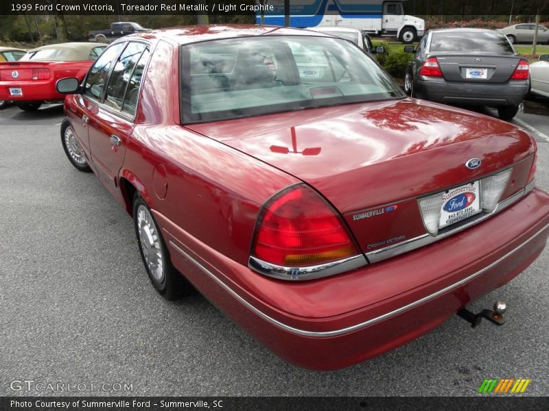 Toreador Red Metallic / Light Graphite 1999 Ford Crown Victoria