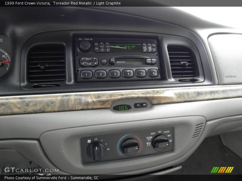 Toreador Red Metallic / Light Graphite 1999 Ford Crown Victoria