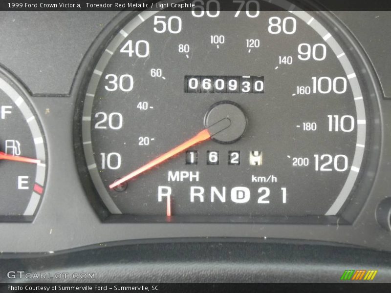 Toreador Red Metallic / Light Graphite 1999 Ford Crown Victoria