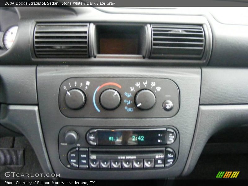 Stone White / Dark Slate Gray 2004 Dodge Stratus SE Sedan