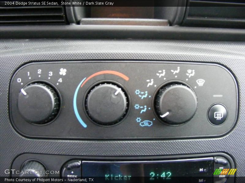 Stone White / Dark Slate Gray 2004 Dodge Stratus SE Sedan