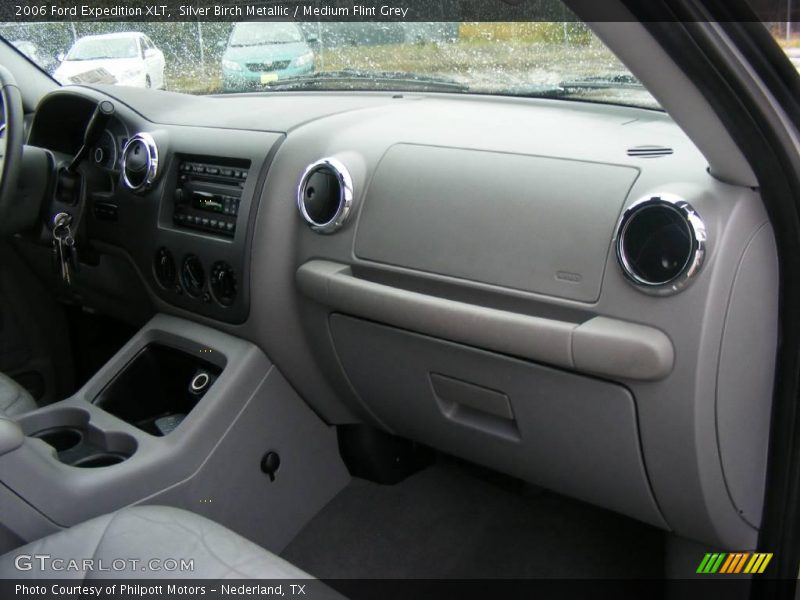 Silver Birch Metallic / Medium Flint Grey 2006 Ford Expedition XLT