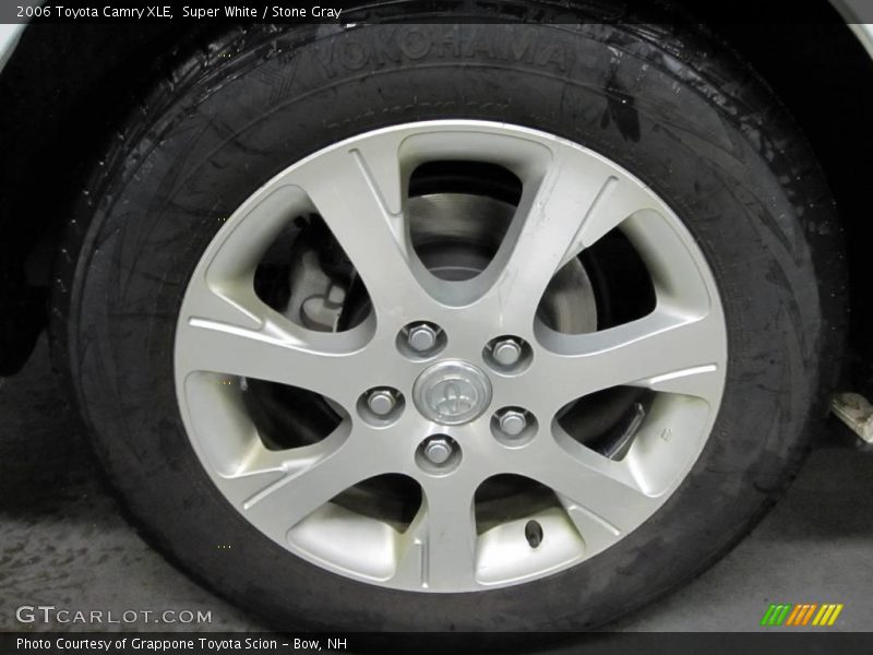 Super White / Stone Gray 2006 Toyota Camry XLE