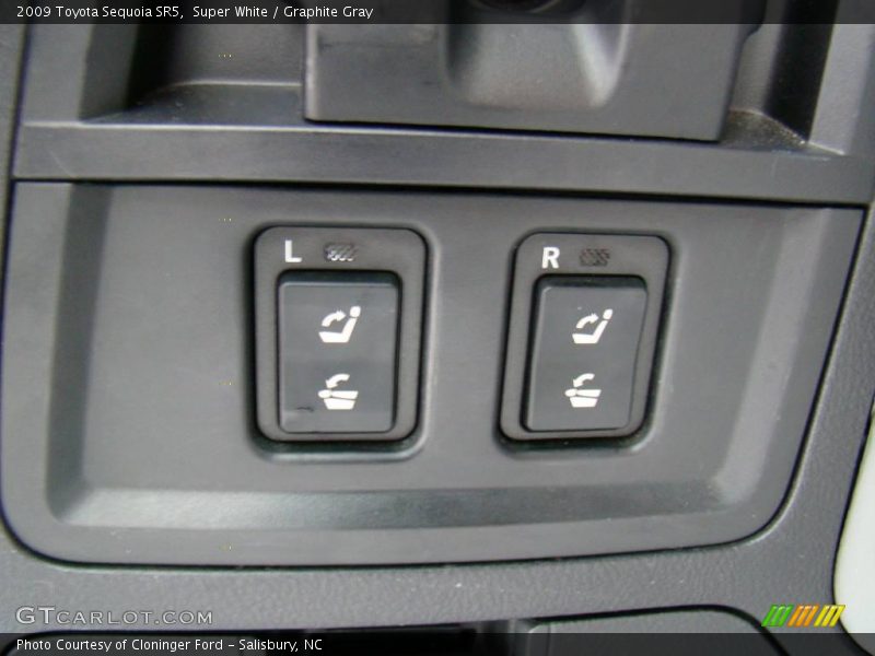 Super White / Graphite Gray 2009 Toyota Sequoia SR5