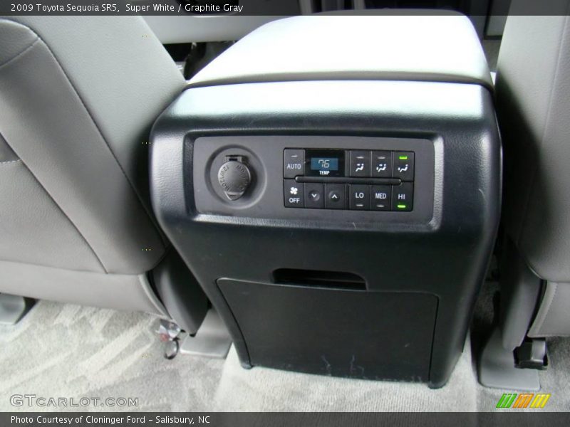 Super White / Graphite Gray 2009 Toyota Sequoia SR5