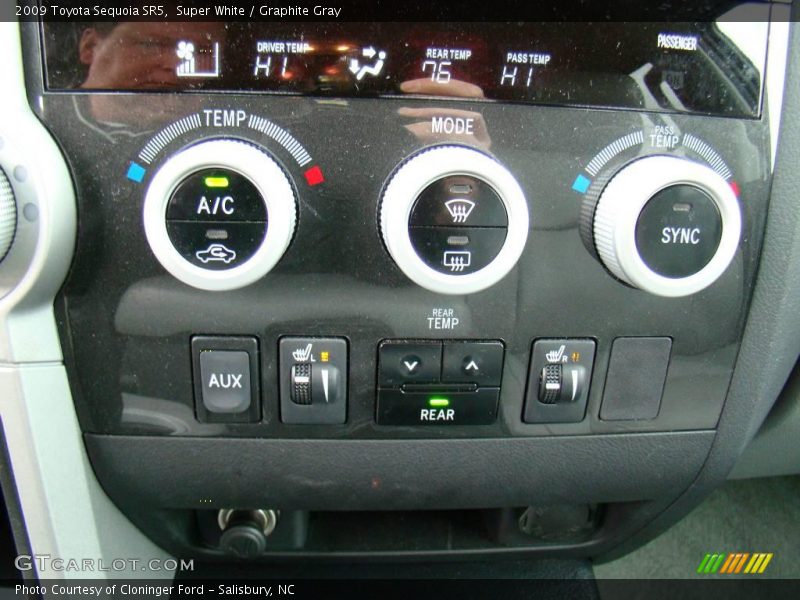 Super White / Graphite Gray 2009 Toyota Sequoia SR5