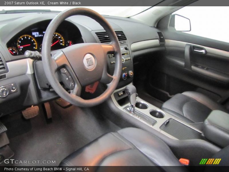 Cream White / Black 2007 Saturn Outlook XE