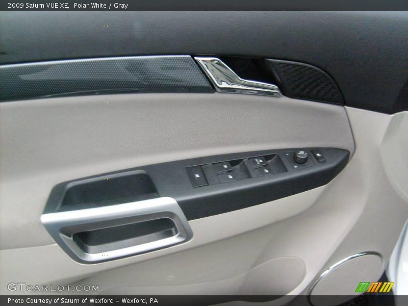 Polar White / Gray 2009 Saturn VUE XE