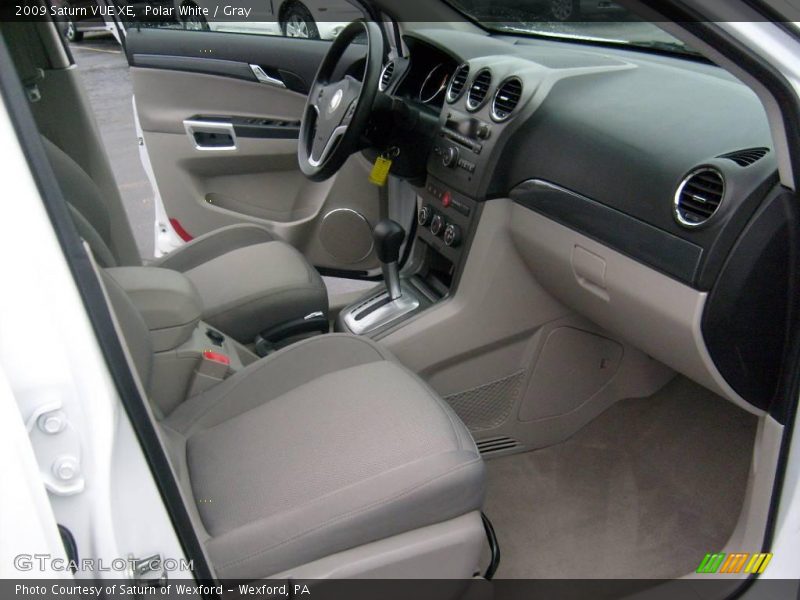 Polar White / Gray 2009 Saturn VUE XE