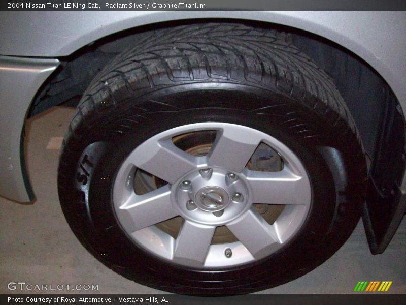 Radiant Silver / Graphite/Titanium 2004 Nissan Titan LE King Cab