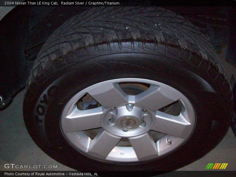 Radiant Silver / Graphite/Titanium 2004 Nissan Titan LE King Cab