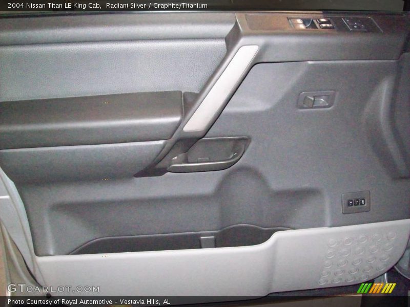 Radiant Silver / Graphite/Titanium 2004 Nissan Titan LE King Cab