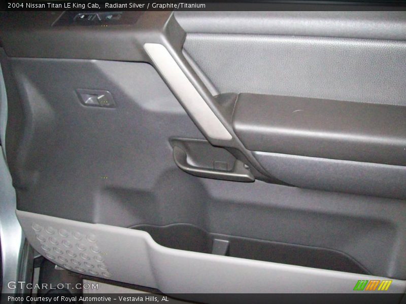 Radiant Silver / Graphite/Titanium 2004 Nissan Titan LE King Cab